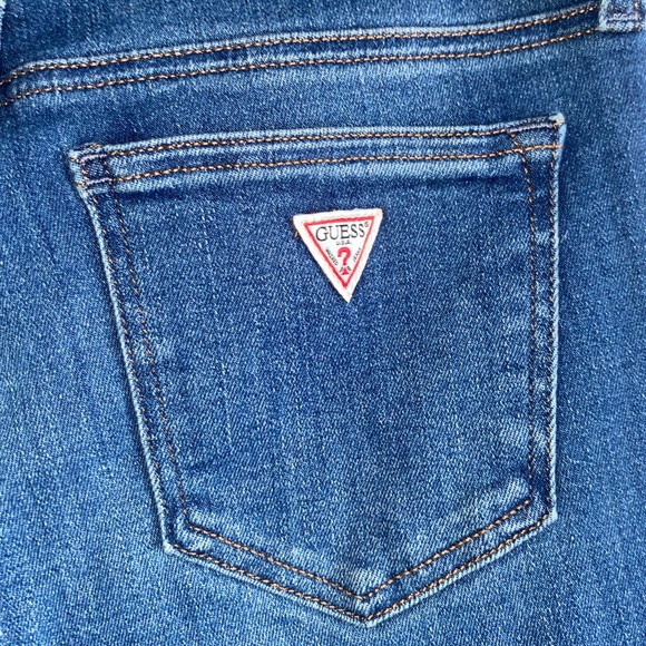NWT Guess Straight Leg Medium Wash Jeans - Picture 2 of 5